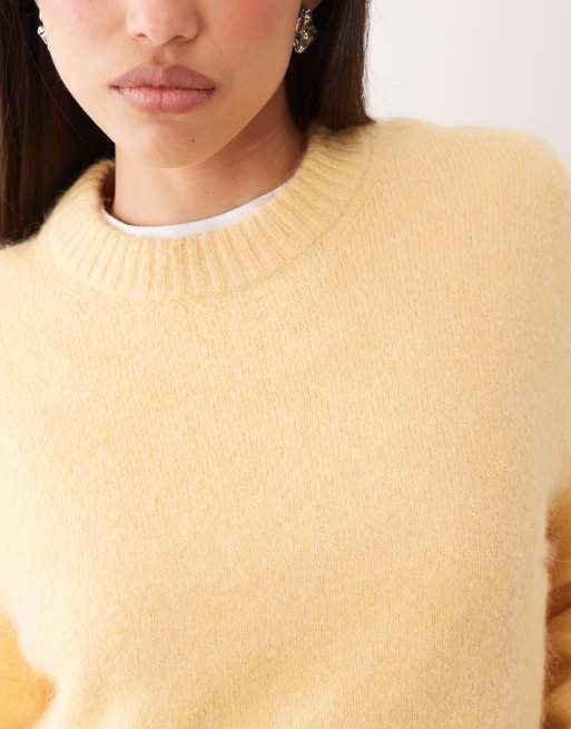 Gina Tricot pull en maille laine et alpaga ras de cou jaune, 3 de 4
