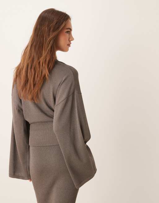 Gina Tricot – Pullover aus Metallic-Feinstrick in Dunkelbeige mit weiten Ärmeln, Kombiteil, 4 von 4