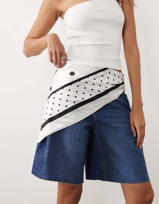 Gina Tricot – Quadratisches Satintuch in Weiß mit schwarzen Polka-Dots , 2 von 3