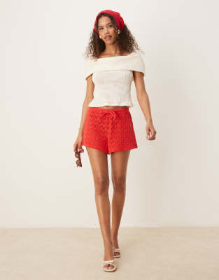 Gina Tricot - Røde hæklede shorts med løbesnor - view 1