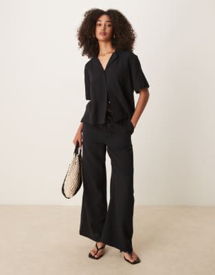 Gina Tricot - Relaxed Fit Hose aus Flor in Schwarz mit Kordelzug, Kombiteil