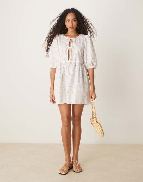 Gina Tricot - Robe courte à petites fleurs avec manches bouffantes et corsage à liens noués - view 1