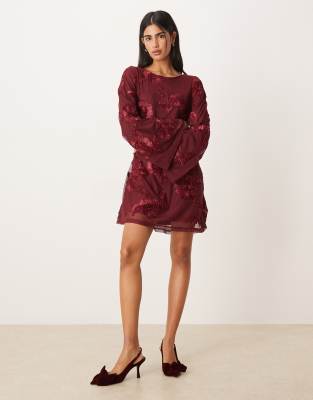 Gina Tricot - Robe courte et fluide avec longues manches évasées et dos ouvert - Bordeaux-Rouge