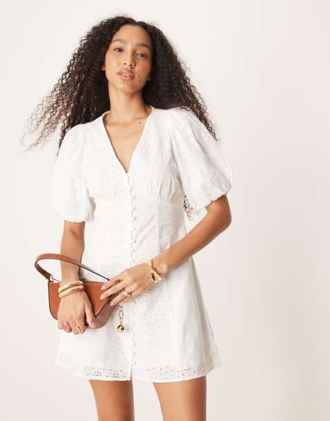 Gina Tricot - Robe de remise de diplôme courte en broderie anglaise avec manches longues et col V - Blanc cassé - view 1