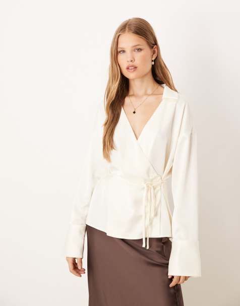 Gina Tricot – Satin-Hemdbluse in Cremeweiß mit gebundener Vorderseite - view 1