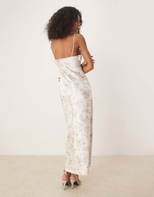Gina Tricot – Satin-Maxikleid in Weiß mit Spitzenborte und Blumenmuster, 2 von 4