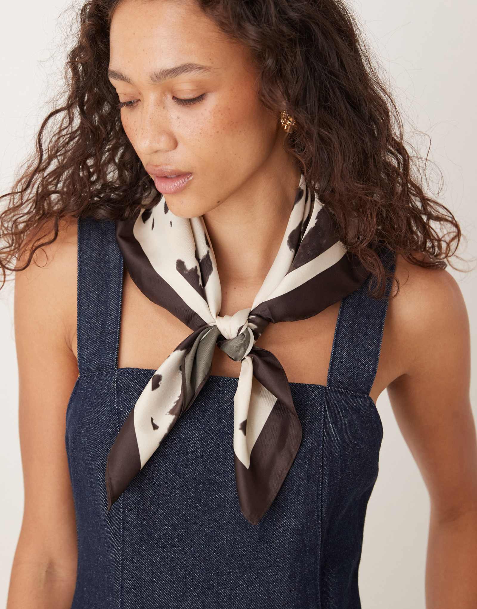 Атласный шейный платок из трикотажа Gina с принтом коровы 