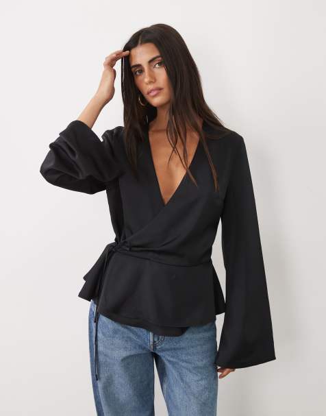 Gina Tricot satin slå om-bluse i sort - view 1