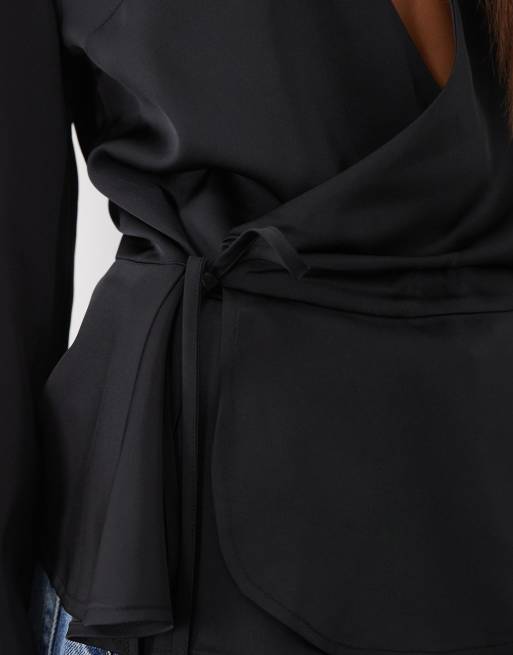 Gina Tricot Satin-Wickelbluse in Schwarz, 3 von 4