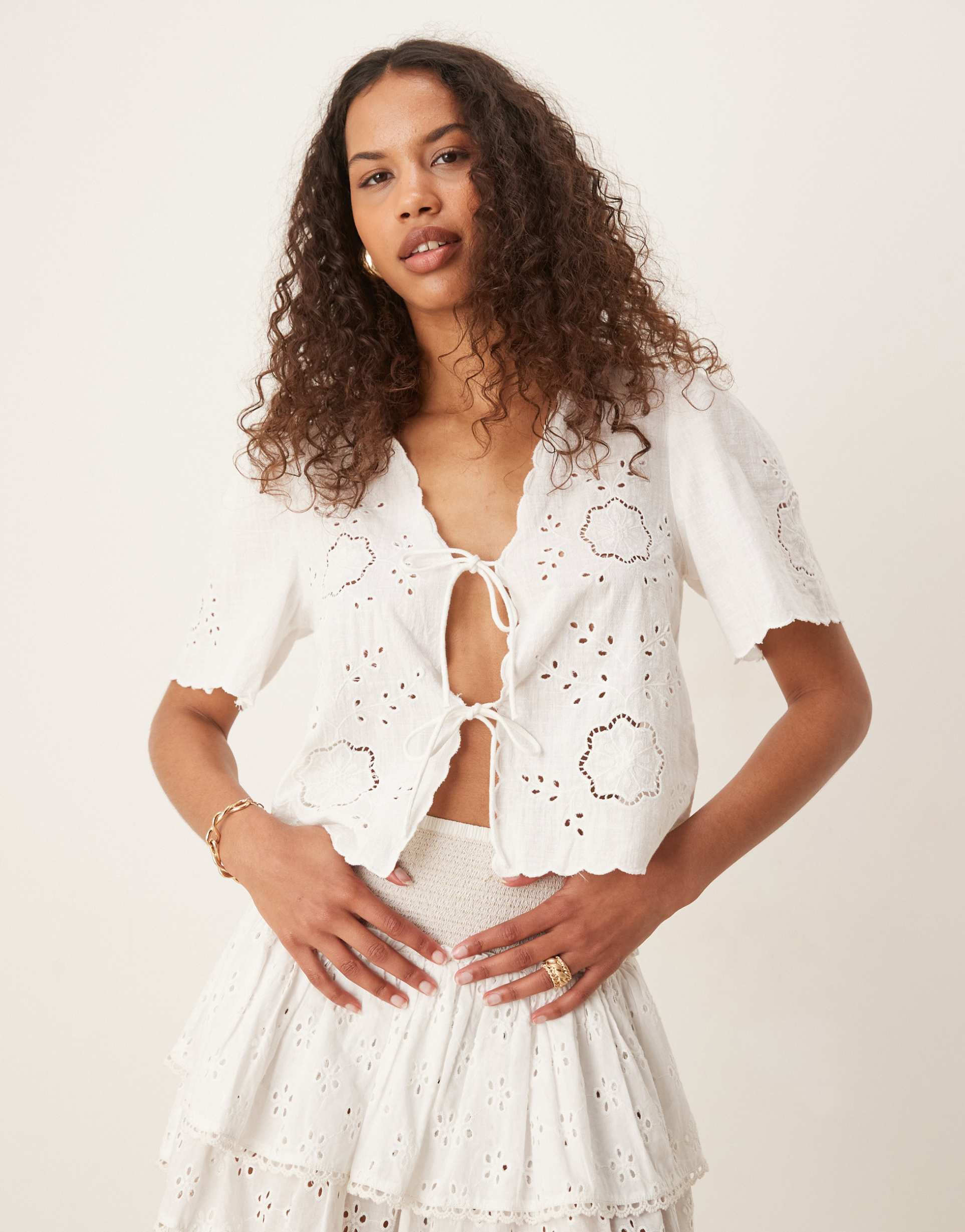 gina tricot scalloped edge tie front blouse in white