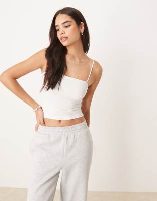 Gina Tricot - Schmal geschnittenes Trägertop in Weiß mit schmalen Trägern