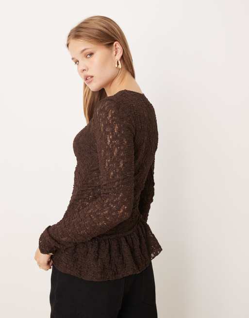 Gina Tricot – Schößchenoberteil aus Spitze in Dunkelbraun, 4 von 4