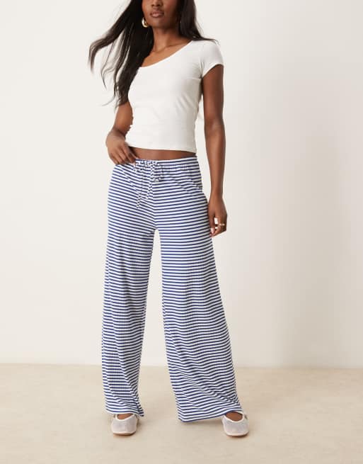Gina Tricot – Sehr weiche Hose aus Jersey in Blau und Weiß gestreift mit weitem Bein und Kordelzug an der Taille