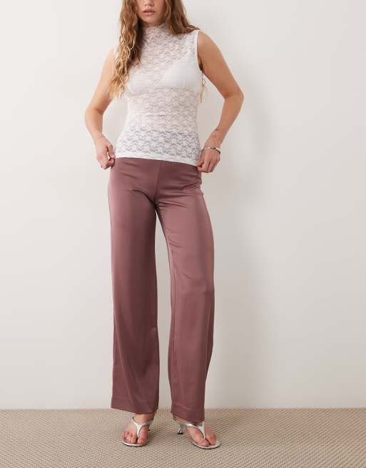 Gina Tricot set med satängbyxor i ros taupe, 2 av 5