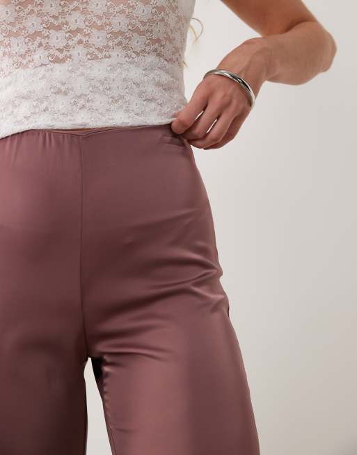 Gina Tricot set med satängbyxor i ros taupe, 4 av 5