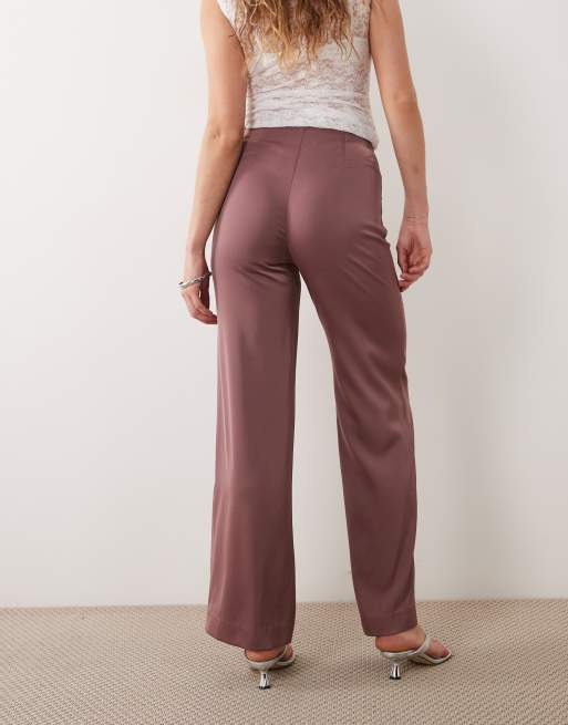 Gina Tricot set med satängbyxor i ros taupe, 5 av 5