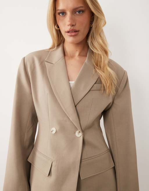 Gina Tricot shaped blazer with padded shoulders in light beige, 3 of 4