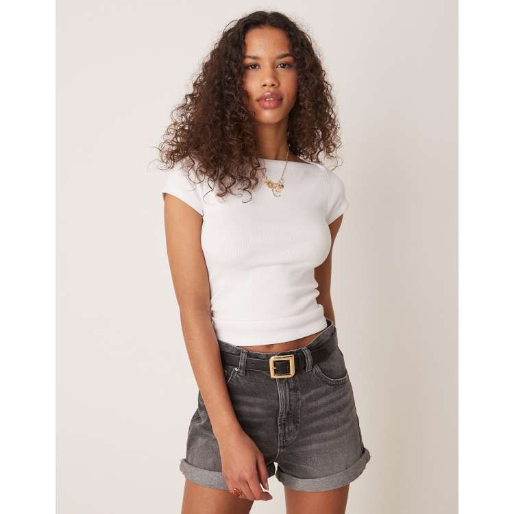 208354699-1-white?$n_750w$&wid