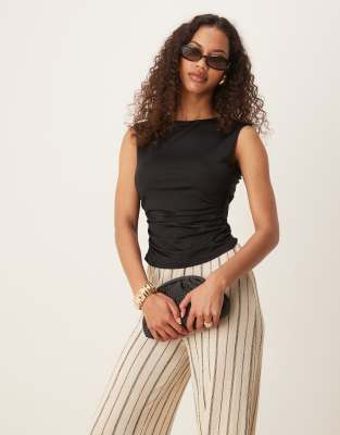 [GINA TRICOT] Gina Tricot short sleeve open back top in black XS Black