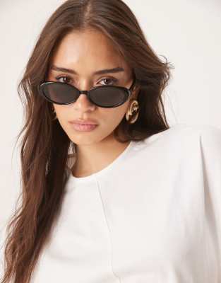Gina Tricot Short Sleeve Sculpture Seam Detail Top