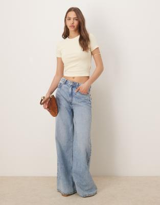 GINA TRICOT SHORT SLEEVE SLIM FIT TOP 