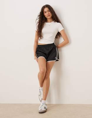 GINA TRICOT SHORT SLEEVE SLIM FIT TOP 