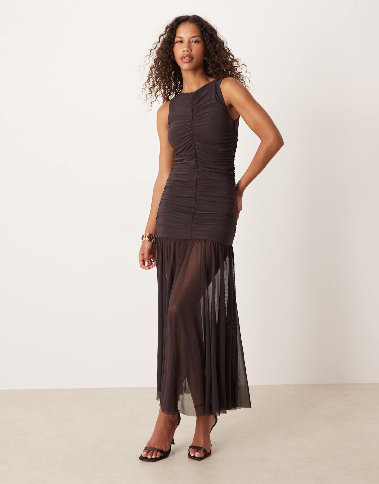 Темно-коричневое миди-платье из трикотажа Gina без рукавов с заниженной талией