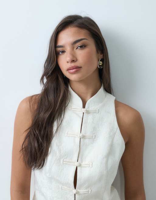 Gina Tricot sleeveless mandarin button through top in cream floral, 3 of 5