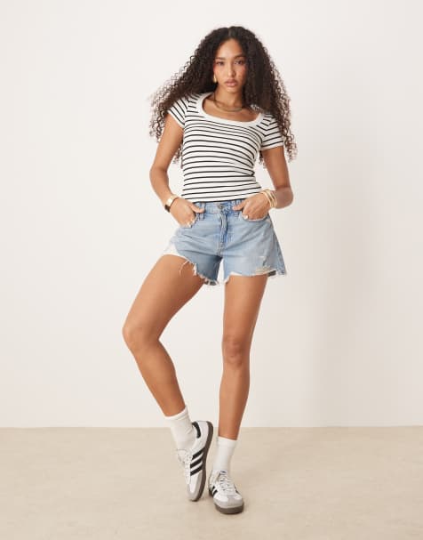 Gina Tricot - Slim-fit geribbelde top met strepen en lage ronde hals en korte mouwen in zwart en wit - view 1