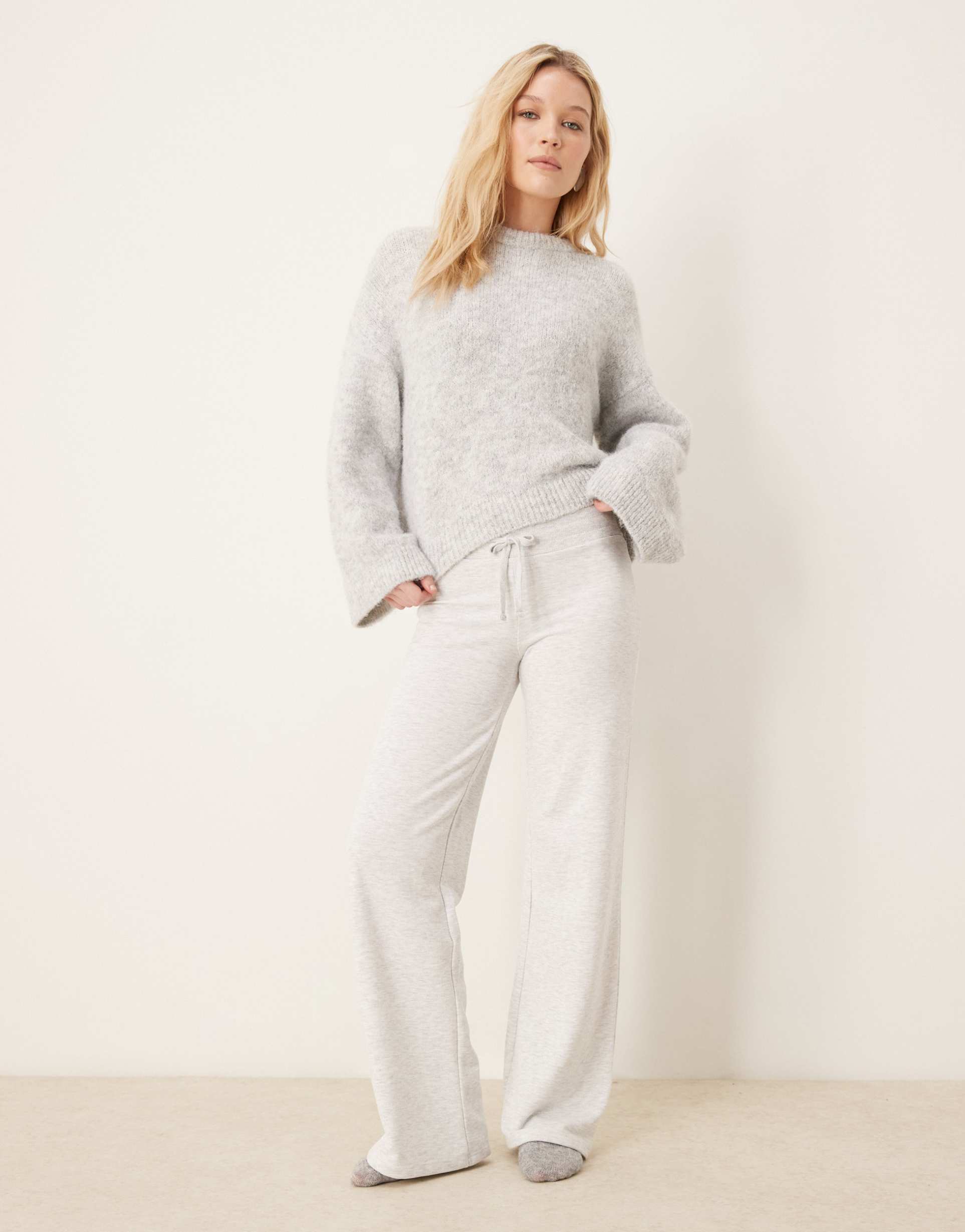 gina tricot slim low waist sweatpants in light gray melange