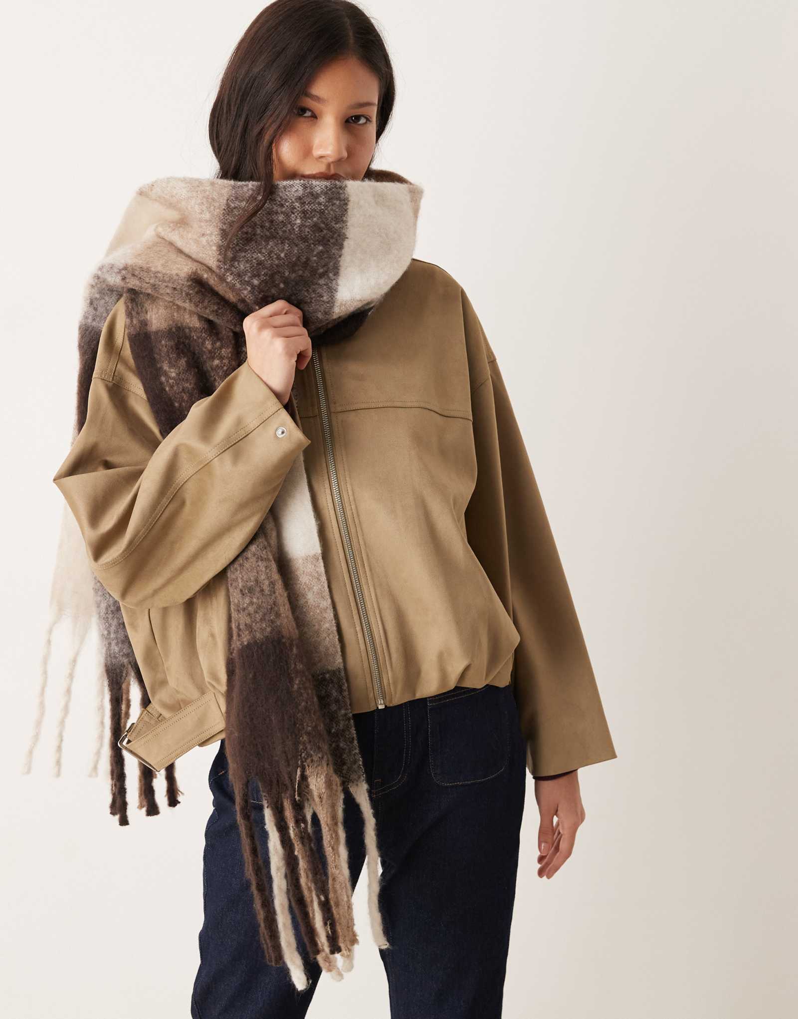 Мягкий плотный шарф из трикотажа Gina в коричневую клетку