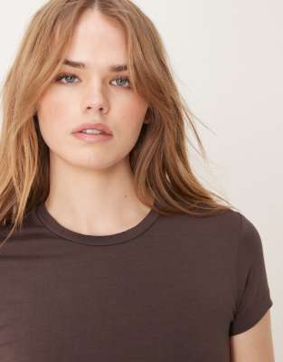 GINA TRICOT SOFT TOUCH JERSEY SHORT SLEEVE TOP WITH ROUND NECK 