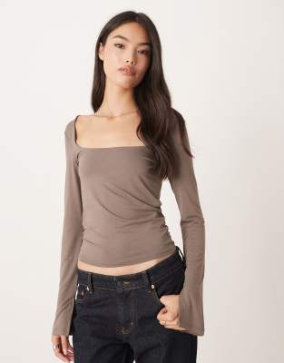 Gina Tricot Soft Touch Long Sleeve Top With Scoop Neck And Slit Cuffs In Brown