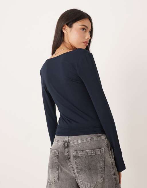 Gina Tricot Soft Touch long sleeve top with scoop neck and split cuffs in navy, 4 of 4