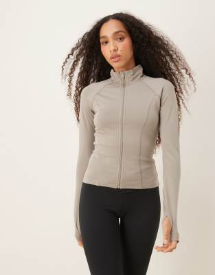 Gina Tricot - Soft Touch - Nahtlose Sportjacke in Olivgrau mit Reißverschluss