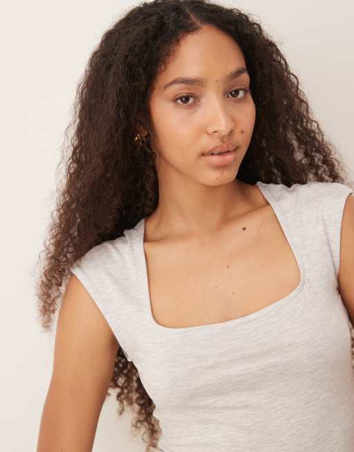 Gina Tricot Soft Touch short sleeve low scoop neck top in light grey melange, 3 of 4
