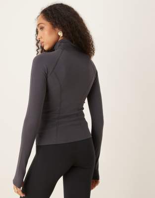 GINA TRICOT SOFT TOUCH SPORTS SEAMLESS ZIP UP JACKET 