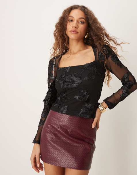 Gina Tricot - Sort og transparent top med firkantet hals og broderede applikationer forskellige steder - view 1