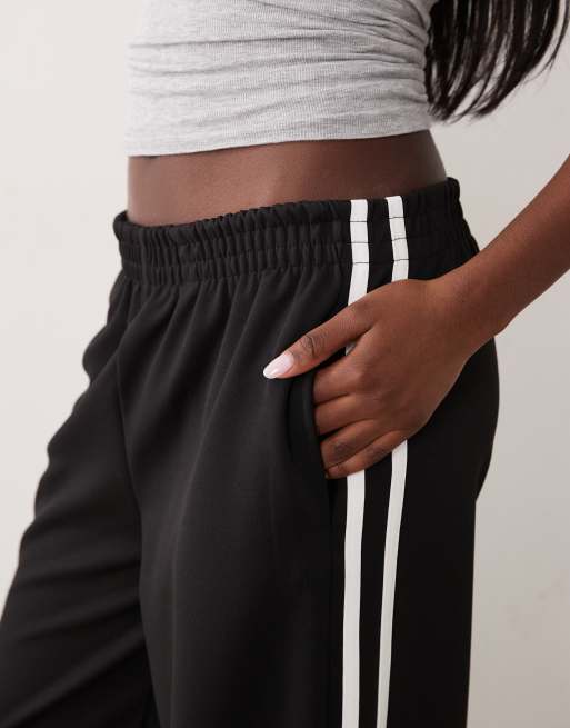 Gina Tricot sporty wide pants in black with white stripe, 3 of 5