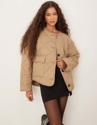 Gina Tricot - Steppjacke in Beige mit Pattentaschen vorne-Neutral