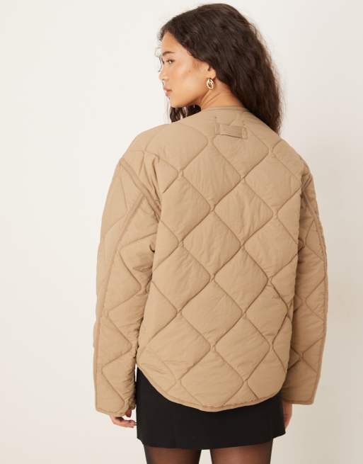 Gina Tricot – Steppjacke in Beige mit Pattentaschen vorne, 4 von 4