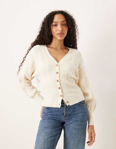 Gina Tricot – Strickjacke in Cremeweiß mit V-Ausschnitt und Zopfmuster - view 1