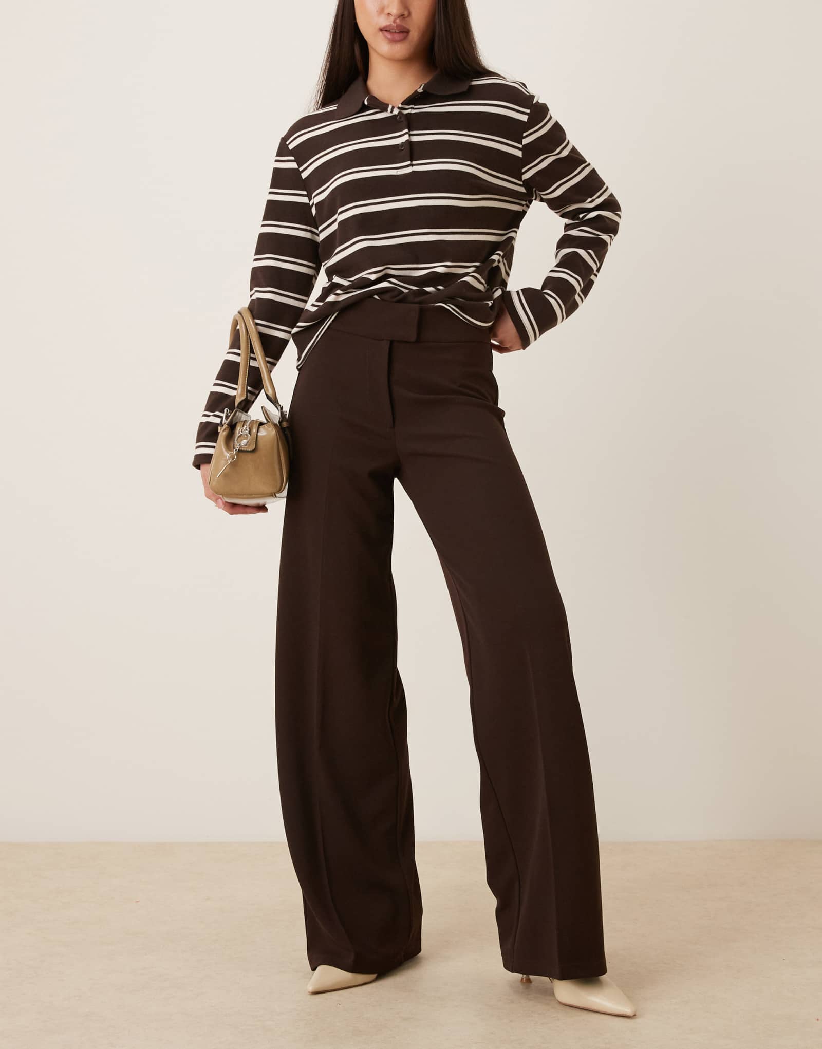 Брюки из структурированного трикотажа Gina Tricot темно-коричневого цвета, сшитые на заказ