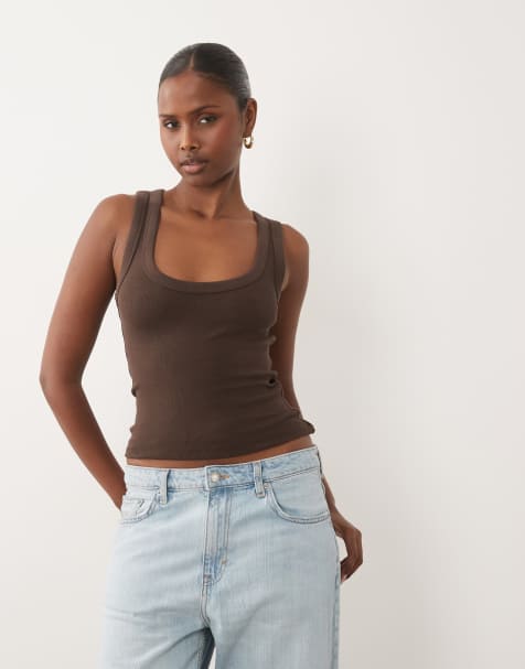 Gina Tricot superstretch tanktop met lage ronde hals in chocoladebruin - view 1