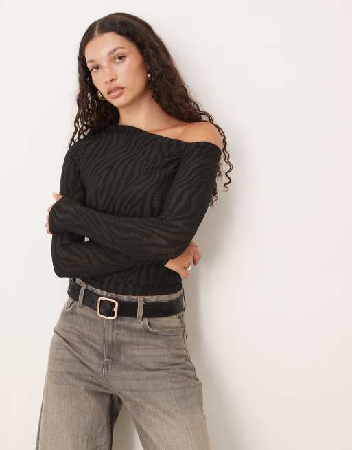 Gina Tricot – Svart, enaxlad topp med långa ärmar och asymmetrisk design