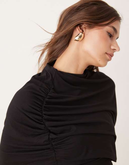 Gina Tricot – Svart, kort topp med cape och rysch, 4 av 4