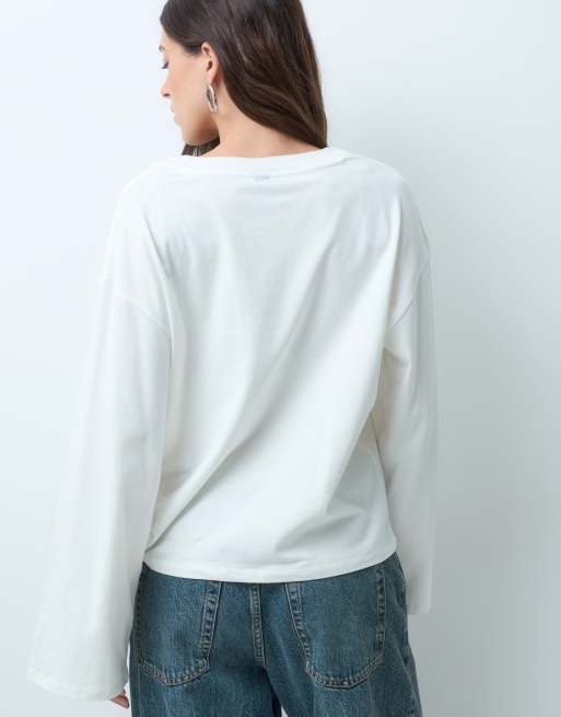 Gina Tricot T-shirt ampia a maniche lunghe con scollo a V bianca, 5 di 5