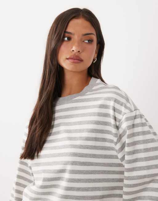 Gina Tricot T-shirt basic a maniche lunghe in puro cotone a righe grigie, 2 di 4