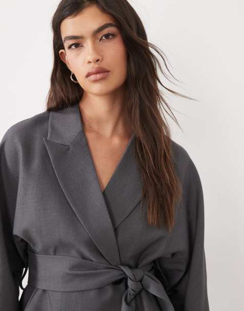Gina Tricot taillierter Blazer mit Bindegürtel als Kombiteil in Grau - view 1