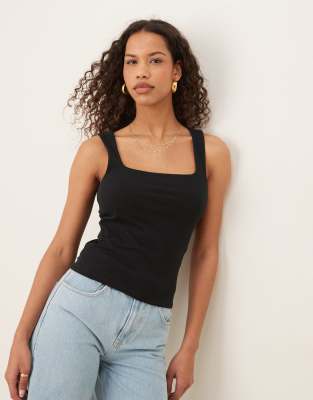 Gina Tricot - Tanktop in Schwarz mit eckigem Ausschnitt